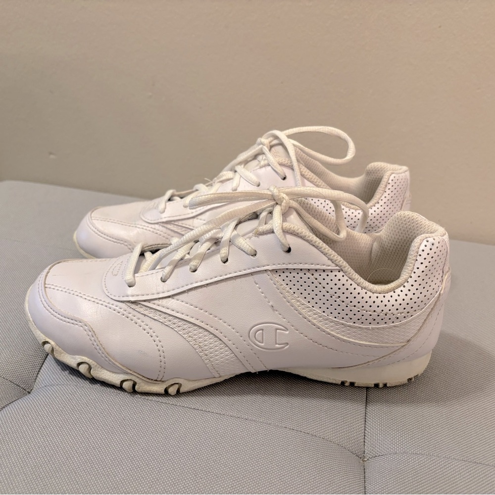 Champion whit tennis shoes